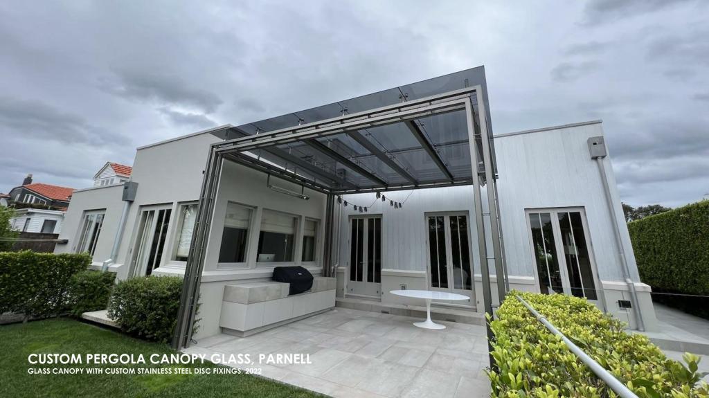 CUSTOM PERGOLA CANOPY GLASS, PARNELL GLASS CANOPY WITH CUSTOM STAINLESS STEEL DISC FIXINGS, 2022